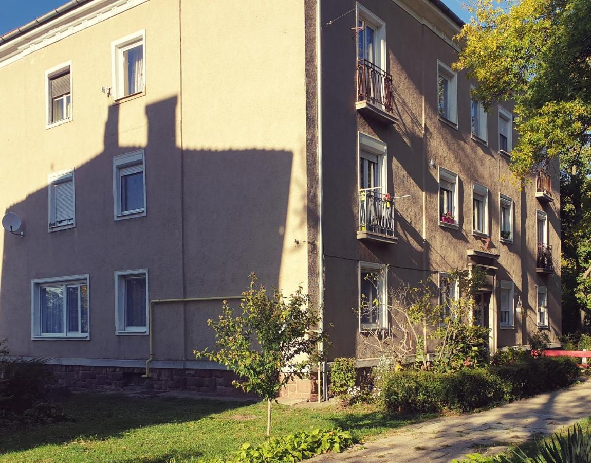 7Domb Apartman Komló Extérieur photo